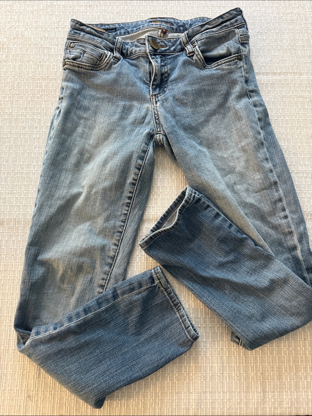 Kut from the Kloth Light Blue Denim Jeans with Brass Button